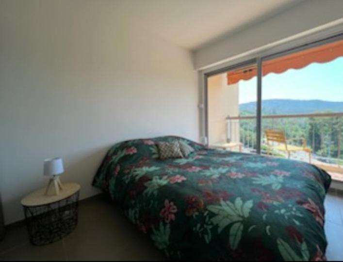 Appartement Le Gorecki: Poolside Residence near Mandelieu La Napoule Exterior photo
